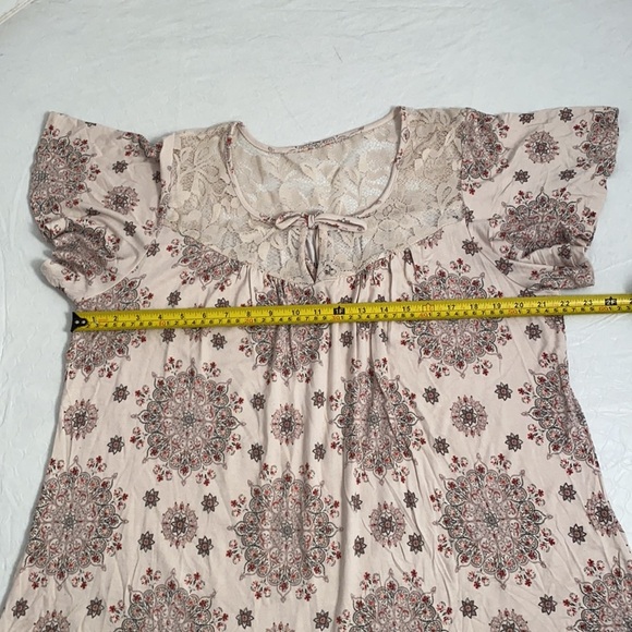 Torrid multicolor soft boho flutter sleeve top - Picture 7 of 13